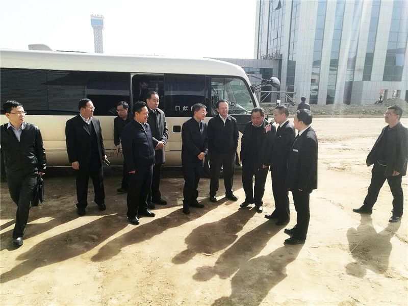 蘭州市委副書記、市長(zhǎng)張偉文一行蒞臨新區(qū)“亞太伊士頓電梯”、“亞太澳泊智能車庫”、“亞太新能源汽車”